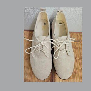 Lace-up platform beige faux-leather shoes